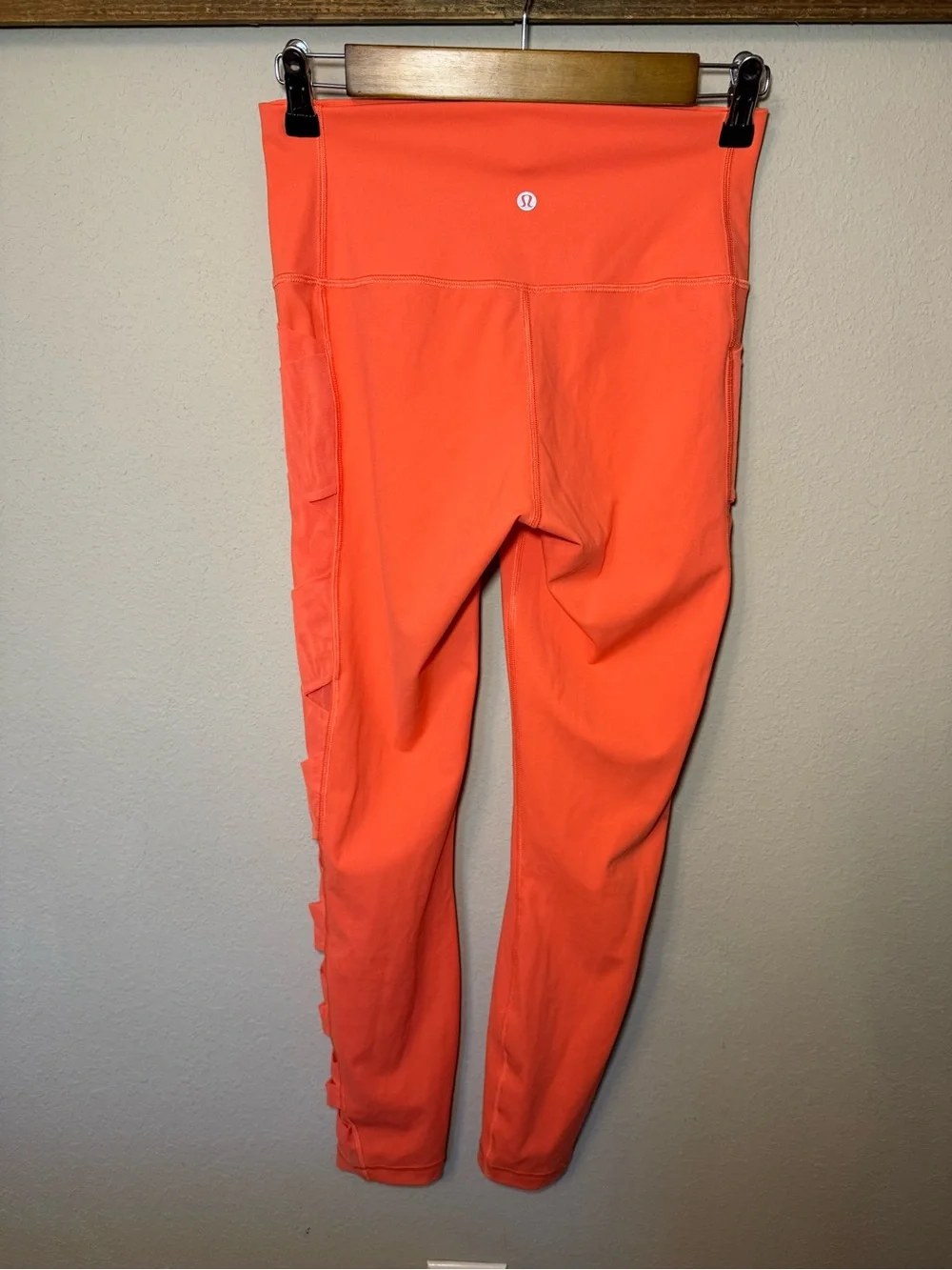 Lululemon rise and flow leggings *RARE* Size 6